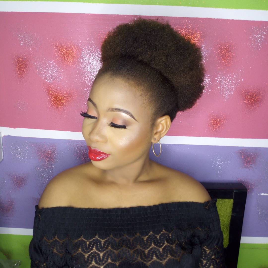 realtemitope's tweet photo. Mild,Glossy,Classy,Sassy. Weekend muse. #teeteesplace #makeup https://t.co/1Ulzcc9cIY