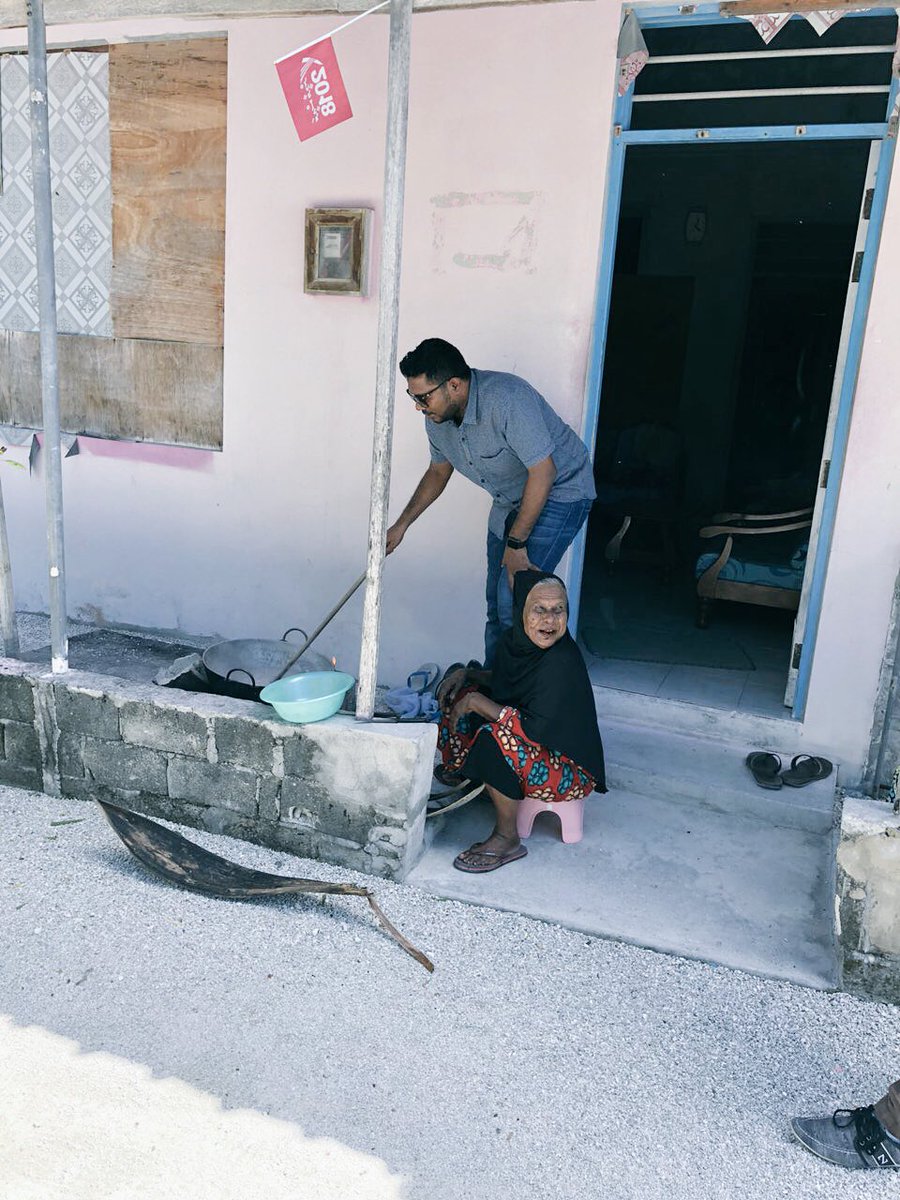 ahmedmubean's tweet photo. Gadhoo D2D kuriyah dhanee. #YameenShaheem2018
#RaeesYameen2018
#RY2018 
#YS2018 
#ProgressShared 
#23sep2018
#MvDevelopments
#LoaybaaEkuRY
#RaeesYameenShaheem2018
#VoteYameenShaheem https://t.co/4MshS2pRJo