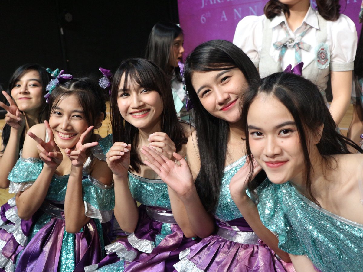 _JKT48TeamJ's tweet photo. Terimakasih sudah datang di 6th Anniversary Theater oleh team J! Part mana yang kalian suka?! 😍 https://t.co/0Oa59zAttF