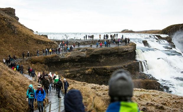 Despite the explosion of tourism, tourists in #Iceland seen #positively! -> buff.ly/2LQW28Q