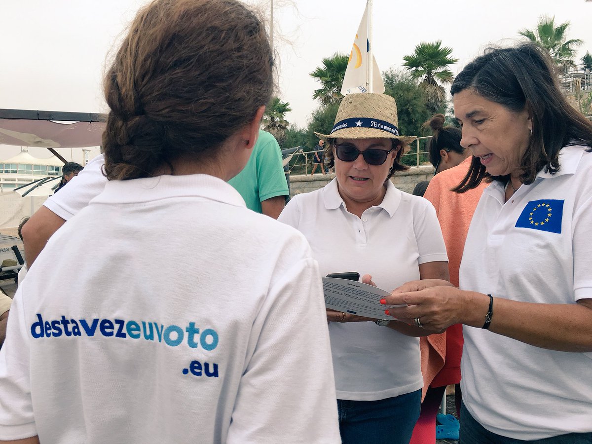 CE_PTrep's tweet photo. Ana Paula Zacarias, Secretária de Estado dos Assuntos Europeus, junta-se à iniciativa #destavezeuvoto, em Carcavelos 👏👏🇵🇹🇪🇺 #eleicoeseuropeias2019 #ee2019 #surfaddict https://t.co/KTBMiSOLyb