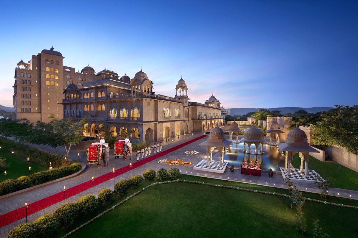 ParineetiChopra's tweet photo. For a happily ever after, only a palace would do! Let’s say Namaste to the wedding of the year at the iconic @FairmontJaipur. Counting down!  @Accorhotels #FairmontHotels #FeelWelcome #NamasteFairmont #Jaipur https://t.co/m814jsyz84