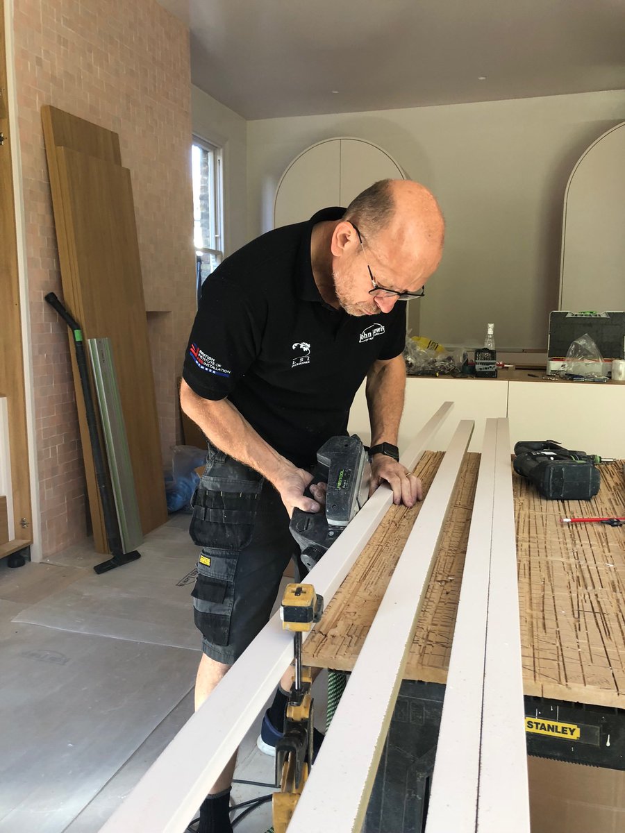 Our fitter in action members of ⁦@officialbikbbi⁩, what a job he has done ⁦<a href="/2lovelygays/">2LG Studio</a>⁩ ⁦<a href="/JLofHungerford/">John Lewis of H'fd</a>⁩ ⁦#kitchens #bedrooms #bathrooms