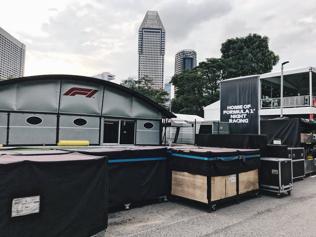 AlessandroSala1's tweet photo. #SalaStampaF1 #amicidellaF1esoprattuttoamichedellaF1 #SingGp viaF1NightRace #Lucidelribaltone Il tracciato asiatico si prepara ad accogliere la #F1 Box box box! https://t.co/eAOrCyI0XM