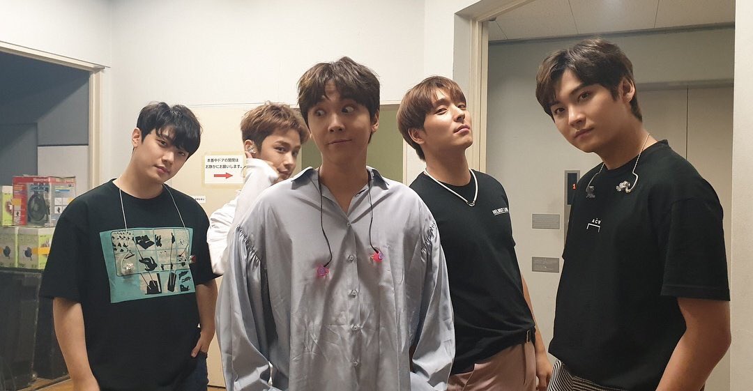 primmanoona's tweet photo. How I know I stan the right group: this picture. #FTISLAND in Hirosima https://t.co/w6WMkZUWwx