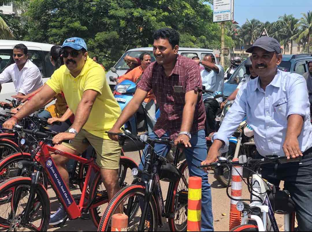 godwin_ferns's tweet photo. Kudos to GFP leader @VijaiSardesai for introducing #Beinghumancycle of @BeingSalmanKhan first on Fatorda roads. The e-cycles symbolise Congestion Free mobility for green cities. We @Goaforwardparty are forward & on the MOVE! @durgadasskamat @renukadoc @UshaSardesai https://t.co/vM1Few2UVO