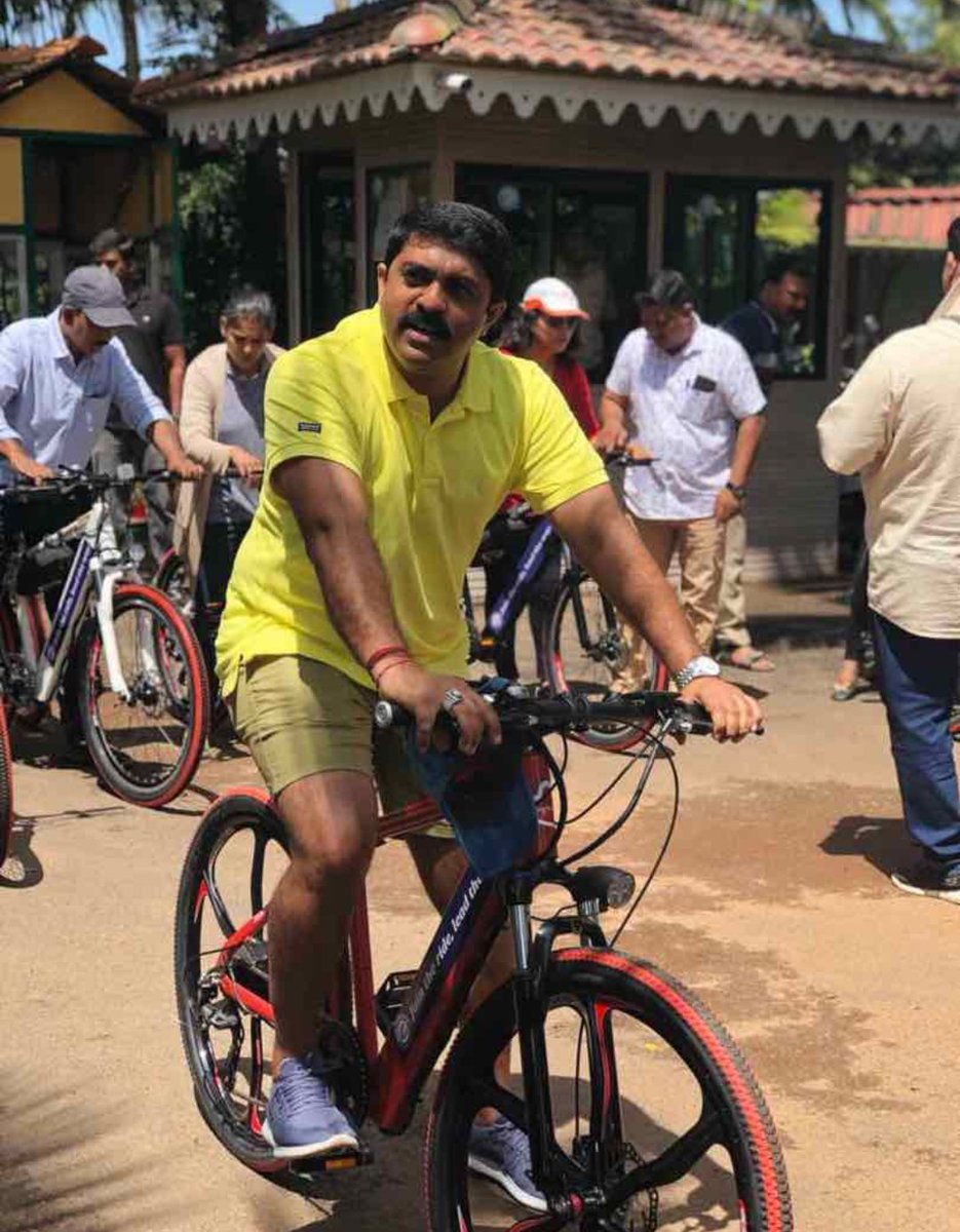 godwin_ferns's tweet photo. Kudos to GFP leader @VijaiSardesai for introducing #Beinghumancycle of @BeingSalmanKhan first on Fatorda roads. The e-cycles symbolise Congestion Free mobility for green cities. We @Goaforwardparty are forward & on the MOVE! @durgadasskamat @renukadoc @UshaSardesai https://t.co/vM1Few2UVO