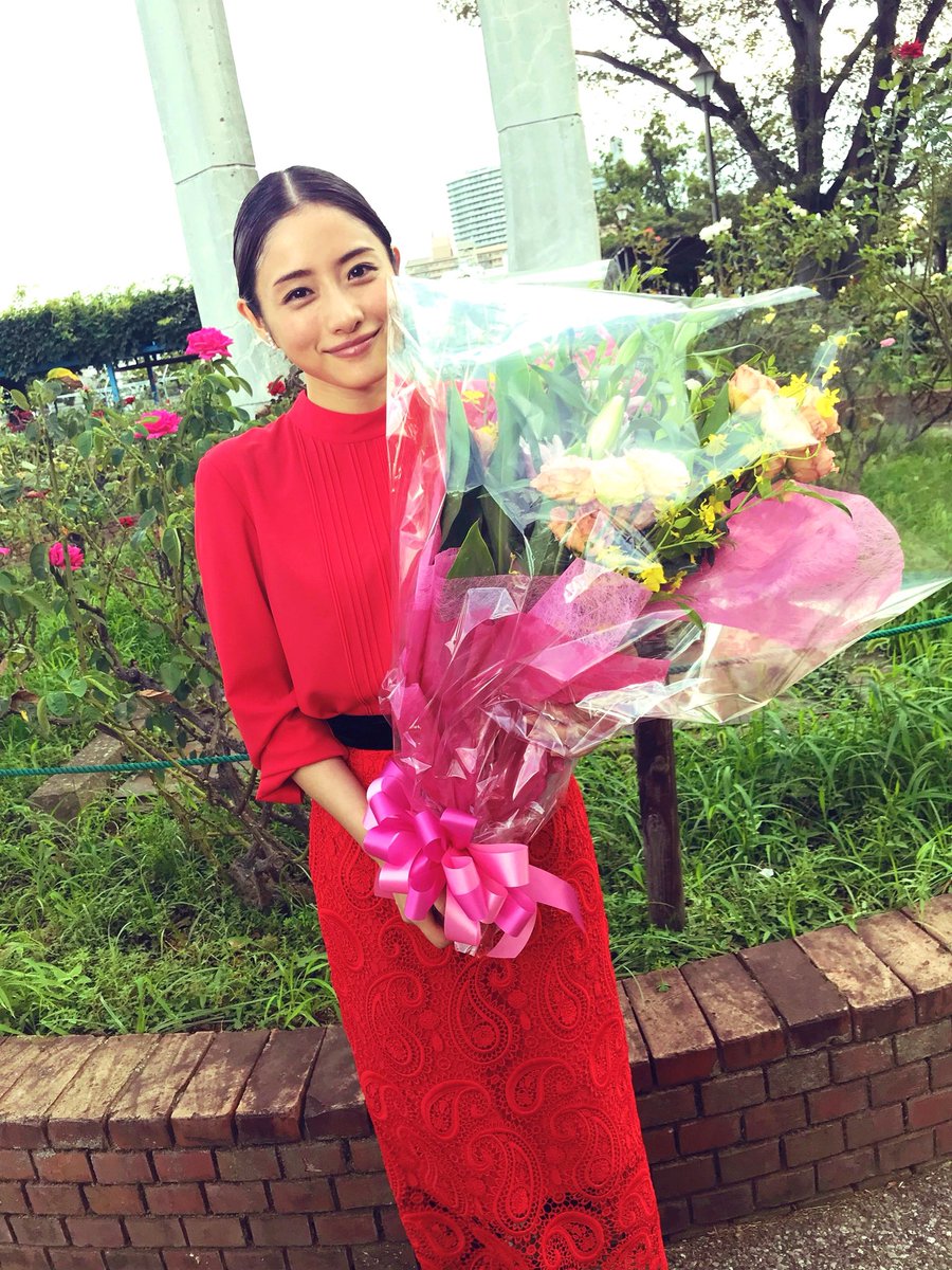 ✨HUGO BOSS✨赤プリントブラウス「高嶺の花」石原さとみ着用 ✨HUGO BOSS✨赤プリントブラウス「高嶺の花」石原さとみ着用
