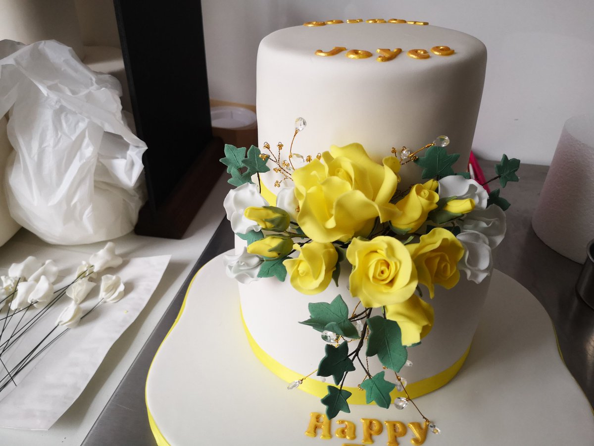 Another #madewithscotland cake off to surprise the recipient. Mackintosh of Glendavney at the heart of our recipes as always #ScotFoodFort #eatscotland #sugarflowers #cake #pureandnatural