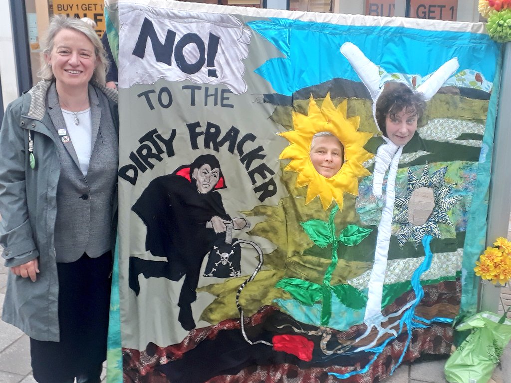 #RiseForClimate and send a message against #fracking. Outside @TheMoorMarket #Sheffield until 1pm - a brilliant piece of political art! <a href="/woodsettsaf/">Woodsetts against fracking</a> @FrackFreeMisson <a href="/frackfreesyorks/">Frack Free South Yorkshire</a> #sheffieldissuper