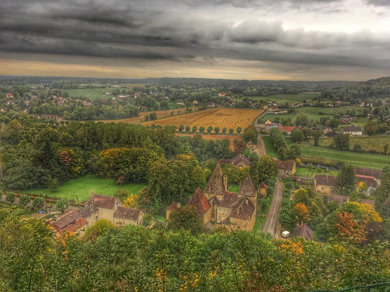 frenchjanine's tweet photo. Standing in the garden of a chateau in Franche-Comte looking over the countryside on a stormy day = stunning. Followed by a fab wine tasting in chateau boutique = superb...
Chateau d'Arlay, Jura... https://t.co/WxNOTgC3uP https://t.co/yCwFXaNB0i
