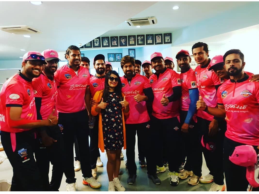 . <a href="/RadhikaPandit7/">Radhika Pandit</a> says she is supporting pink today at #KCCSeason2. Who are you?

<a href="/NimmaYash/">Yash</a> <a href="/YashFC/">Team YCC</a> #KCC #KCCLeague #KCC2018
