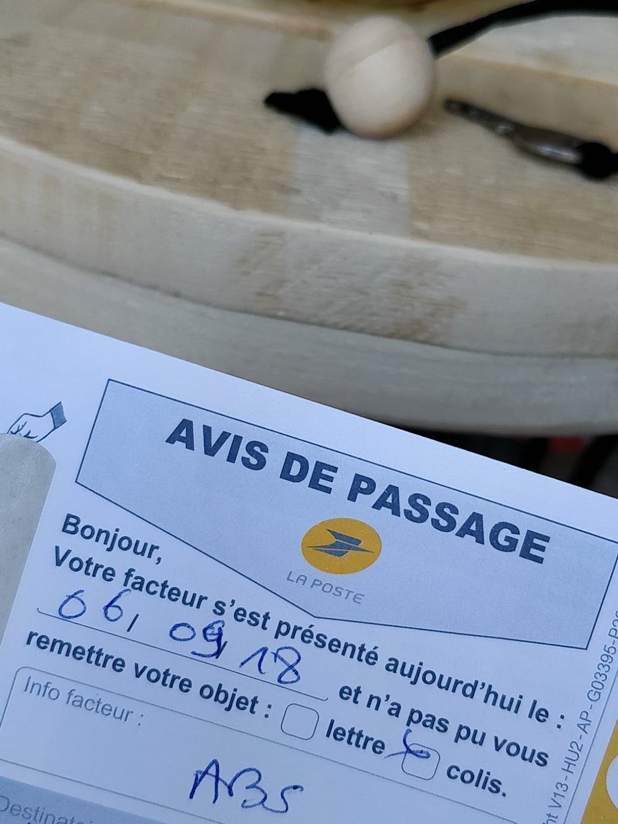 ace_fr_'s tweet photo. #LaPoste qui me dépose ça dans ma boîte à 12h30 sachant qu'on est le 08 Septembre et qu'ils ferment à 12h on en parle ? https://t.co/UnrT1chJli