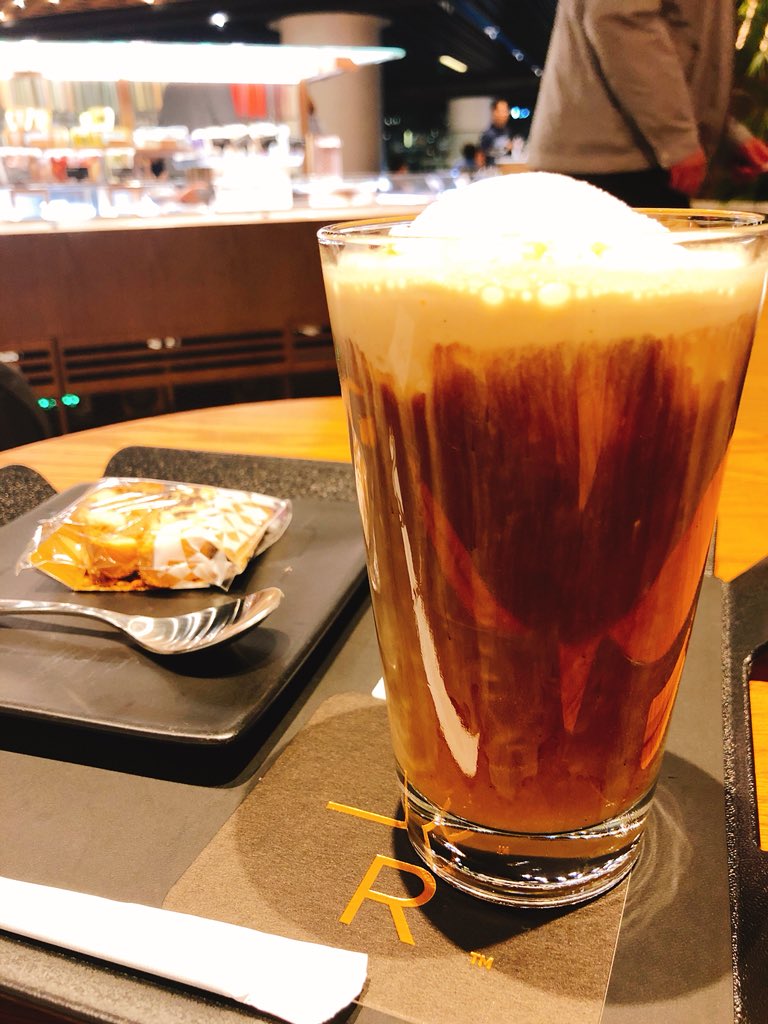 midnight_SUGA's tweet photo. Just found my favorite Starbucks in Seoul 💕 #coldbrewfloat #StarbucksKorea https://t.co/RTzA7Ms7hq
