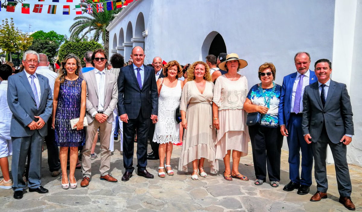 PPsantaeularia's tweet photo. Molts d'anys i bons a tots els hortolans! Enhorabona Jesús. #FeimPPartit #FeimPoble @vmaritorres @cferreronline @salva_losa @edumerono @BroigM @miqueljerez @MarianoJuanGua1 @PPEivissa https://t.co/JnjTkwmfam