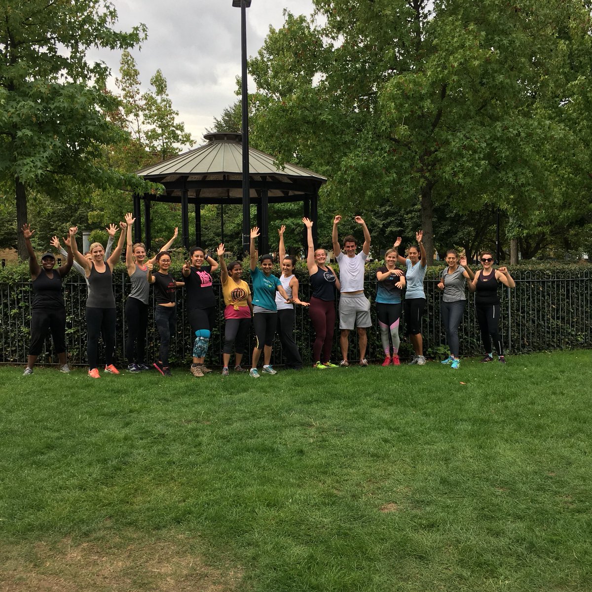Heading into Autumn but showing no signs of slowing down in <a href="/OurParksUK/">Our Parks</a> classes in Limehouse! I’m away next week but <a href="/IntofitnessAl/">IntoFitness Al</a> is covering 😊 #TurnUpToneUp #madetomove #NaturesGym