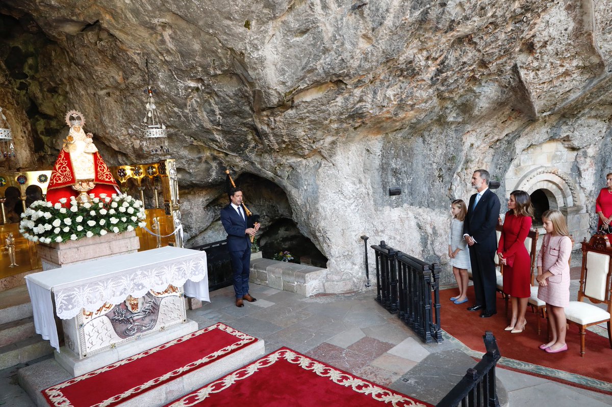CasaReal's tweet photo. Los Reyes, la Princesa de Asturias y la Infanta Sofía, en los actos conmemorativos del XIII Centenario del Reino de Asturias y el I Centenario de la Coronación Canónica de la Virgen de Covadonga https://t.co/ln0nhvoDua https://t.co/hcKz9KI7tm