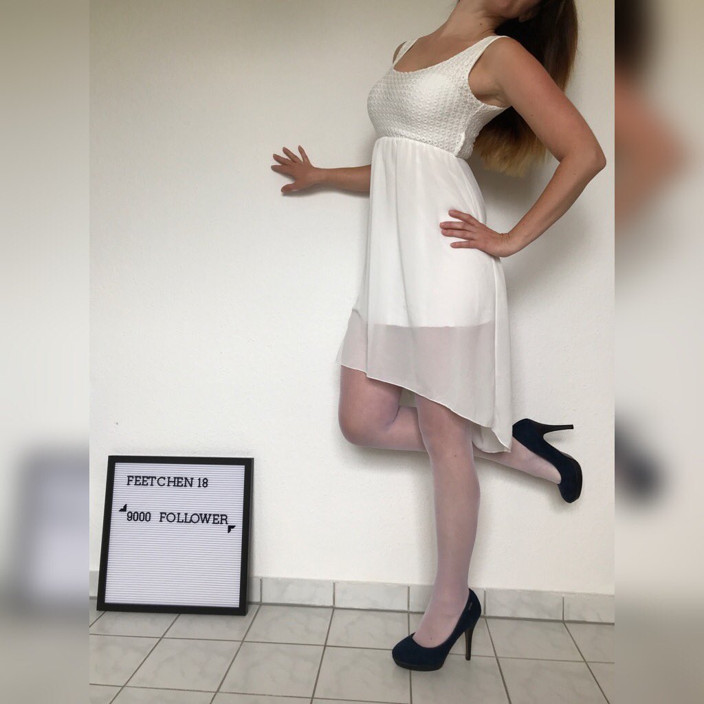 feetchen18's tweet image. 9000 follower in instagram 😍
#footmodel 
#bodymodel 
#perfectfeet 
#highheels 
#nylon 
#nylonfeet