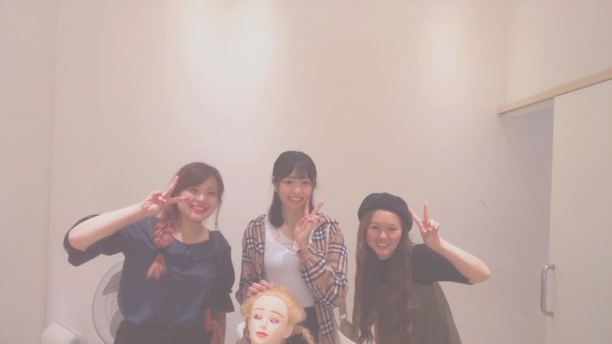 SERVE0715's tweet photo. こんばんは！
LUCIDO STYLE SERVE店アシスタントの佐藤楓です！
9/5(��)に高校生が職場見学しに来てくれました！😊オリジナルセットの体験をしたり美容のことについて話せて良かったです！
進路に向けて頑張ってください！
応援してます！
そしてまだまだ高校生の見学をお待ちしております！☺️ https://t.co/FfGcrXRcb5