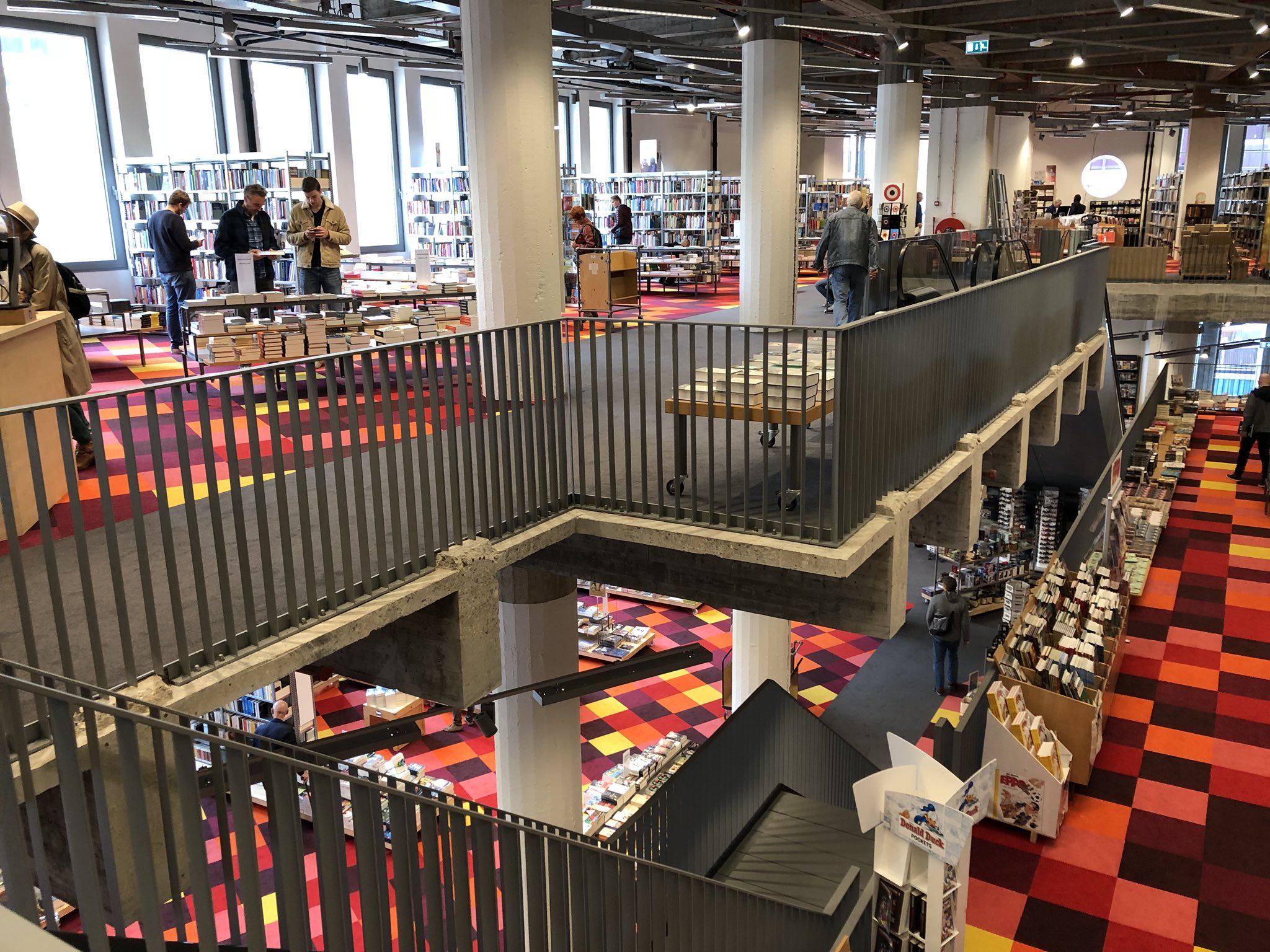 steak Preek Instrueren Boekhandel Donner on Twitter: "Ons eerste weekend in het 'vernieuwde'  Donner op de vertrouwde @Coolsingel010 voelt fantastisch. #workinprogress # rotterdam #boeken https://t.co/1RSfzDygca" / Twitter