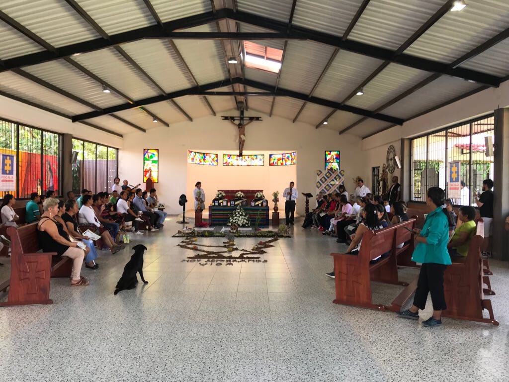 Cesar_Santoyo_S's tweet photo. Diremos en todos los tonos que aunque dolorosa sea la ceremonia, es el acto de amor más sublime que aquella familia puede crear, al fin su ser querido ha retornado y se despide en dignidad y resiliencia #CuentenConmigo #NosFaltan86Mil https://t.co/hb9iVWjYuH