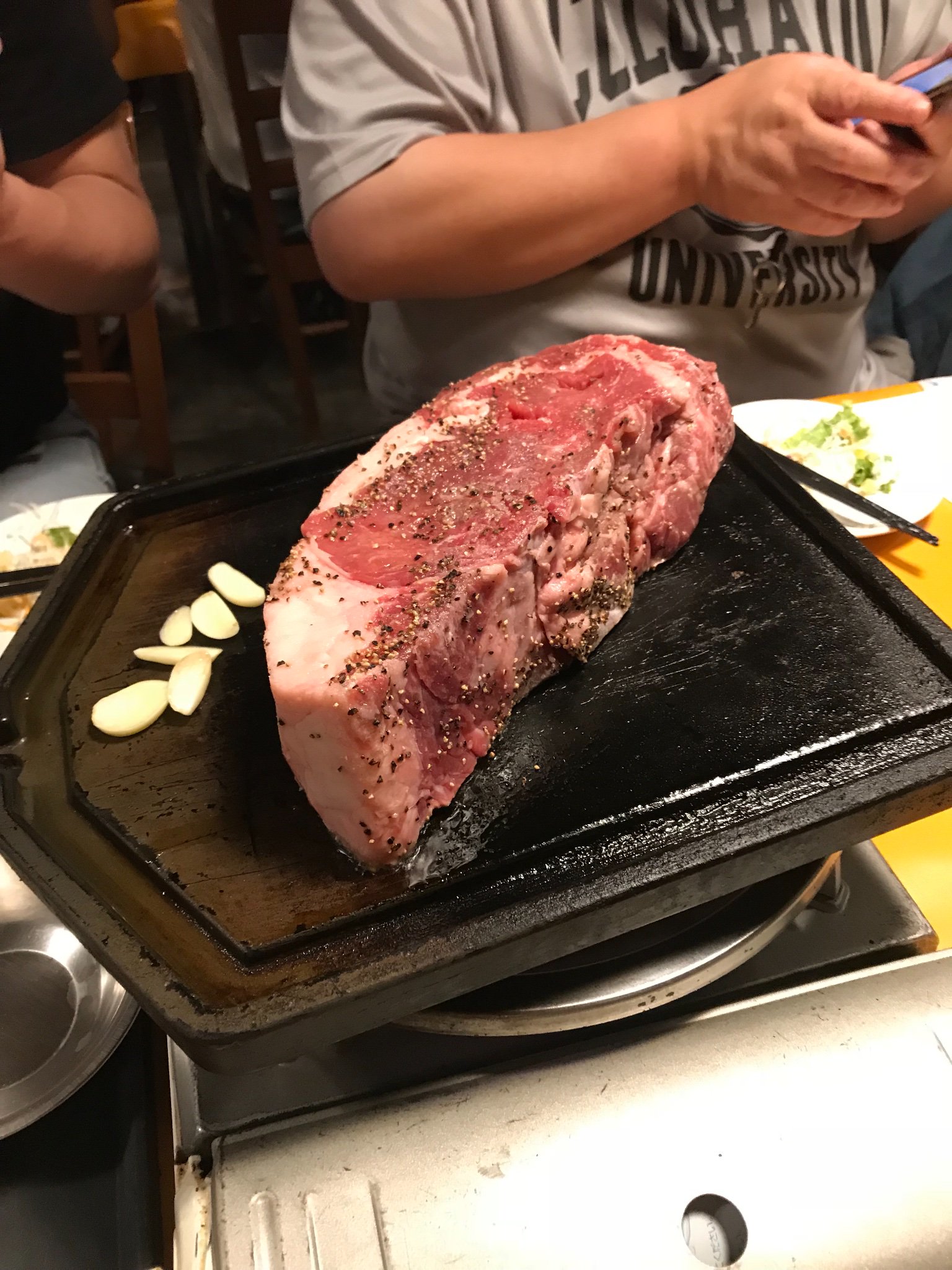 ハルハルざえもん Twitter પર 今日は久しぶりにガッツグリルで肉祭です 800gのマグナムステーキ 4000円で飲み放題食べ放題です T Co E7njuppfp7 Twitter