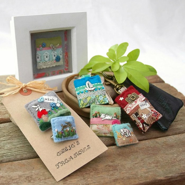 @RReviews_blog 👋 everyone! My #smallbiz is all about hand sewing. #Textile #brooches, keyrings, bag charms &amp; art at elliestreasures.co.uk.  I'll be at <a href="/StNicksKL/">St Nicholas' Chapel</a> for the Belles at St. Nick's craft &amp; vintage market tomorrow (9th), King's Lynn, #Norfolk.
#shoplocal #crafturday <a href="/DiscKingsLynn/">Discover King's Lynn</a>