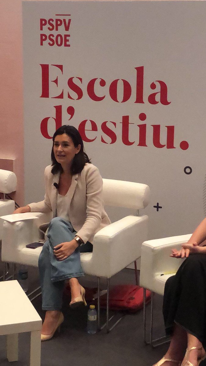 CarmenMonton's tweet photo. Hoy en l'Escola d'Estiu de PSPV-PSOE #refrescandoIDEAS #Alicante @SocialistesVal https://t.co/Z1McHUSOGe