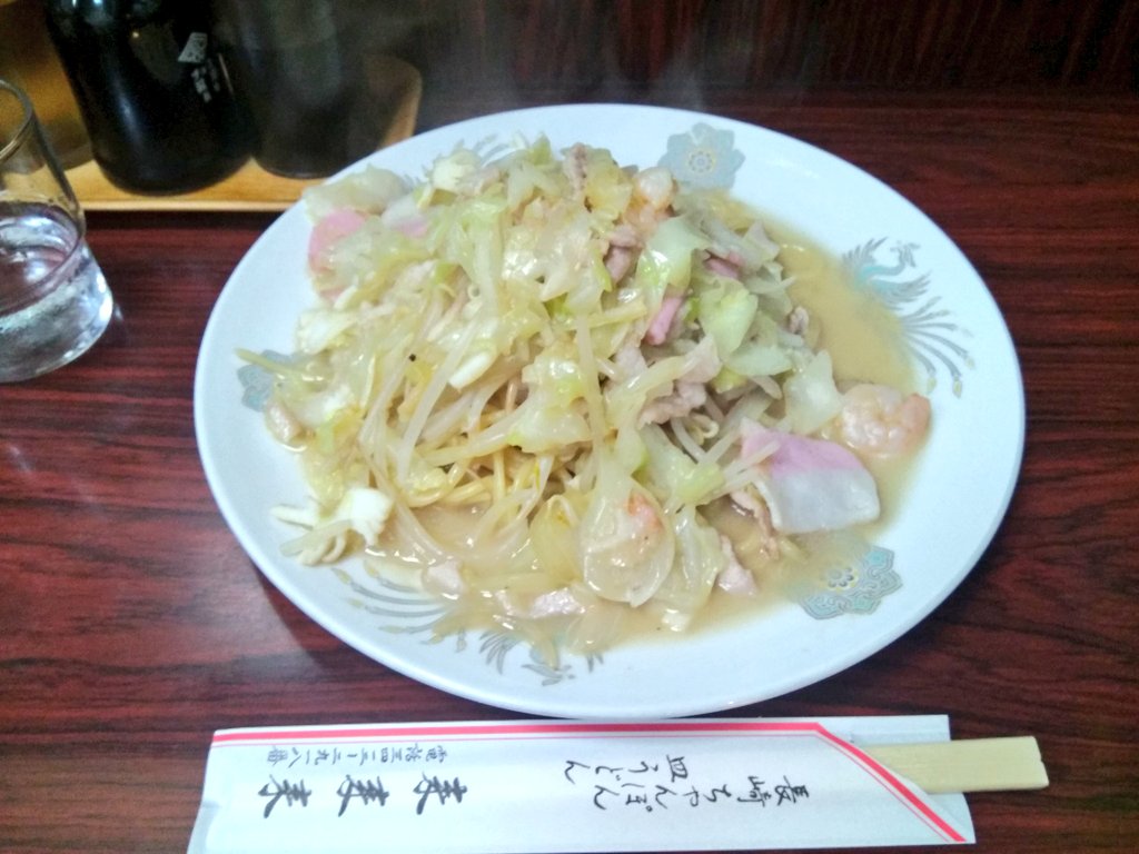 hinkyaku_ryuya's tweet photo. LS125Rのタンク錆落とし終わったので、装着してから飯食べに行ってました🏍
三軒茶屋にある長崎ちゃんぽんのお店「来来来」は私の行きつけのお店...都内で一番美味しいちゃんぽん＆皿うどんだと思います👍
#バイク #タイホンダ #LS125R #2スト #長崎ちゃんぽん #皿うどん #来来来 #三軒茶屋 https://t.co/nD9sF53I75