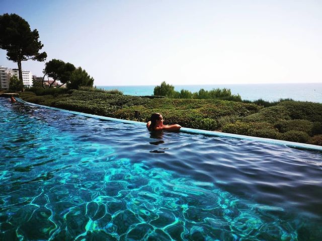 TotalHoliday_ tweet picture