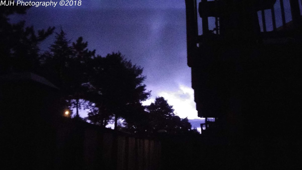 markperdue41's tweet photo. Lightning 9/7/18 https://t.co/Za7kdmhJLE