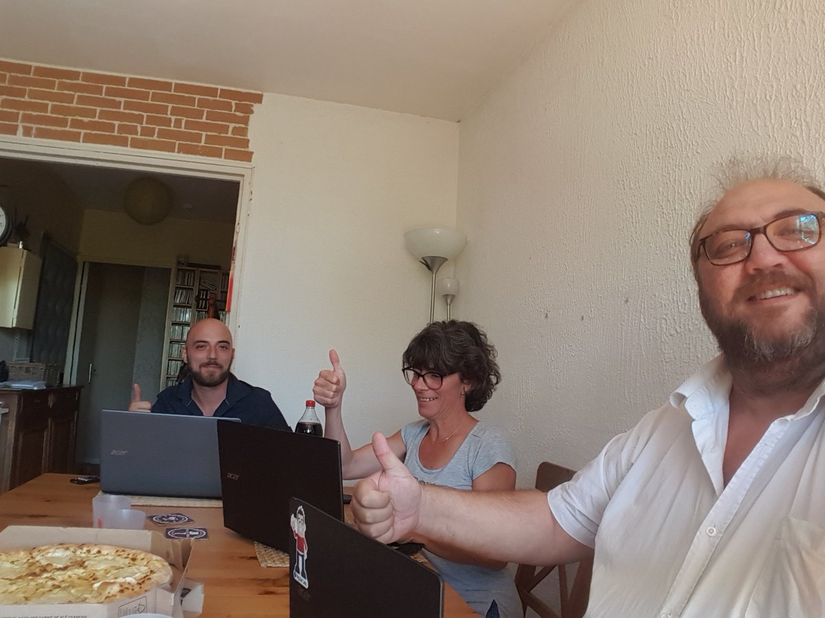 EricLamy_Agerix's tweet photo. Pause pizza pendant les tests !! #pbf18 #joomla @Joomla https://t.co/WgBRRgLs4f