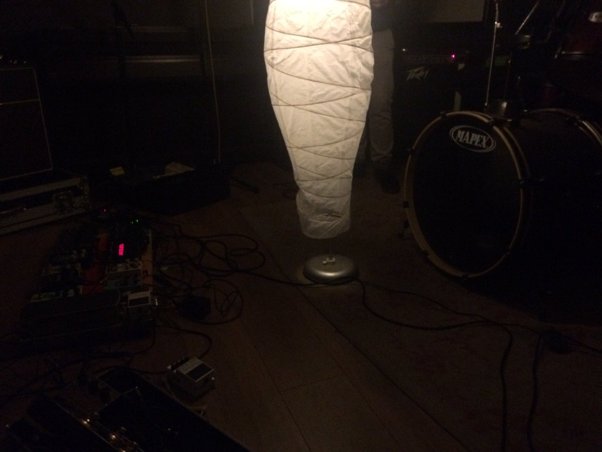 tmhbnoise's tweet photo. Part one of ‘How to create ambient music’. Get a lamp. https://t.co/keL9WzKdUr