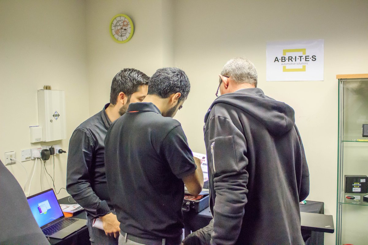Keyprint_'s tweet photo. A very busy morning here at the Keyprint Open Weekend. Join us this afternoon for more great product demos, training classes and super deals. #KeyprintOW https://t.co/2l7BAq2Ugo