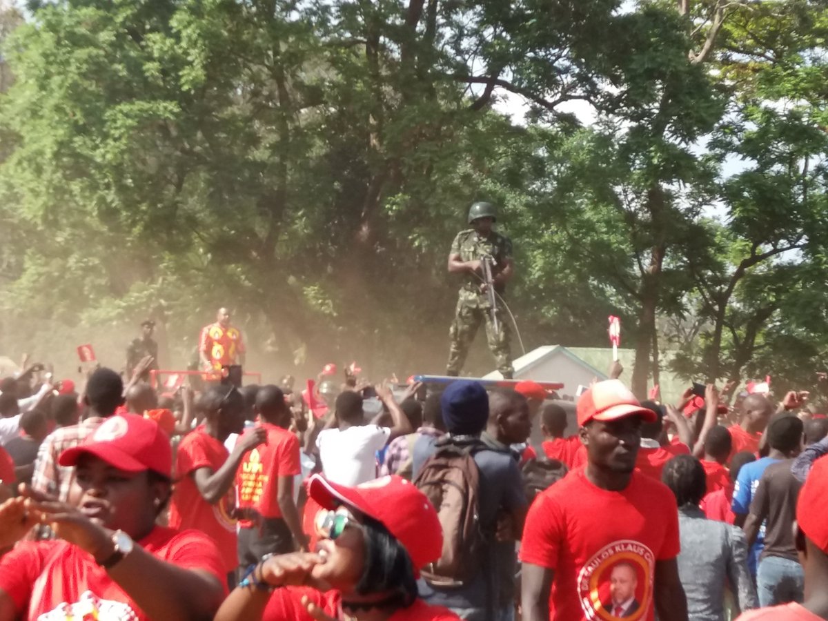 zodiakonline's tweet photo. #Malawi vice president Saulos #Chilima has arrived at Gymkana Ground in #Zomba. Crowds of dust fill up the air as hundreds of people chant songs welcoming him to the #UTMlaunch. https://t.co/i1MYSflQqy