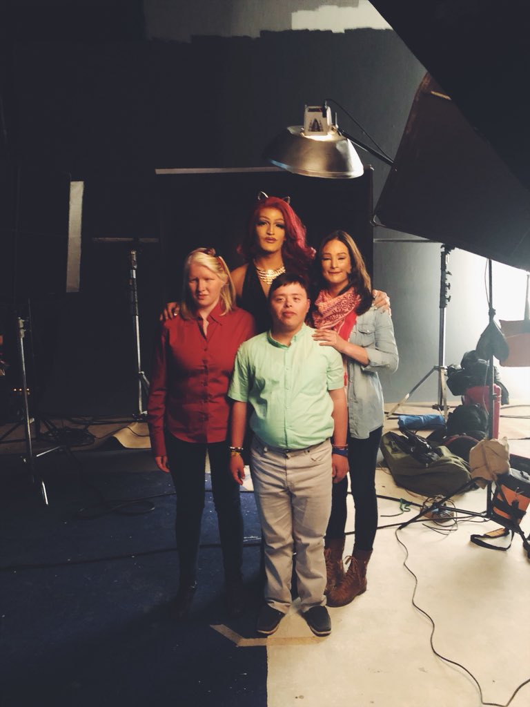 LosVSP's tweet photo. Acá estamos en un brake mientras el equipo mueve la cámara y luces en la filmación para la fundación de Natalia Ponce. Vamos que "La Vida Renace" @FundacionNPDL @veryspecialpeople @valentinVSP @LosVSP #LaVidaRenace Natalia hermosa. https://t.co/A0SXDdwMdW