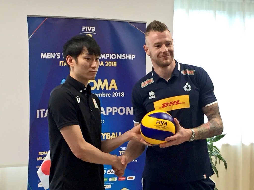 Media Meeting #Roma 
#ItalyJapan 🙌
<a href="/zaytsev/">Ivan Zaytsev</a> e Yanagida Masahiro 

#VolleyballWCHs #VolleyMondiali18 #LaNazionale <a href="/JPN_Volleyball/">JVA</a> <a href="/FIVBVolleyball/">FIV International Volleyball Federation</a>