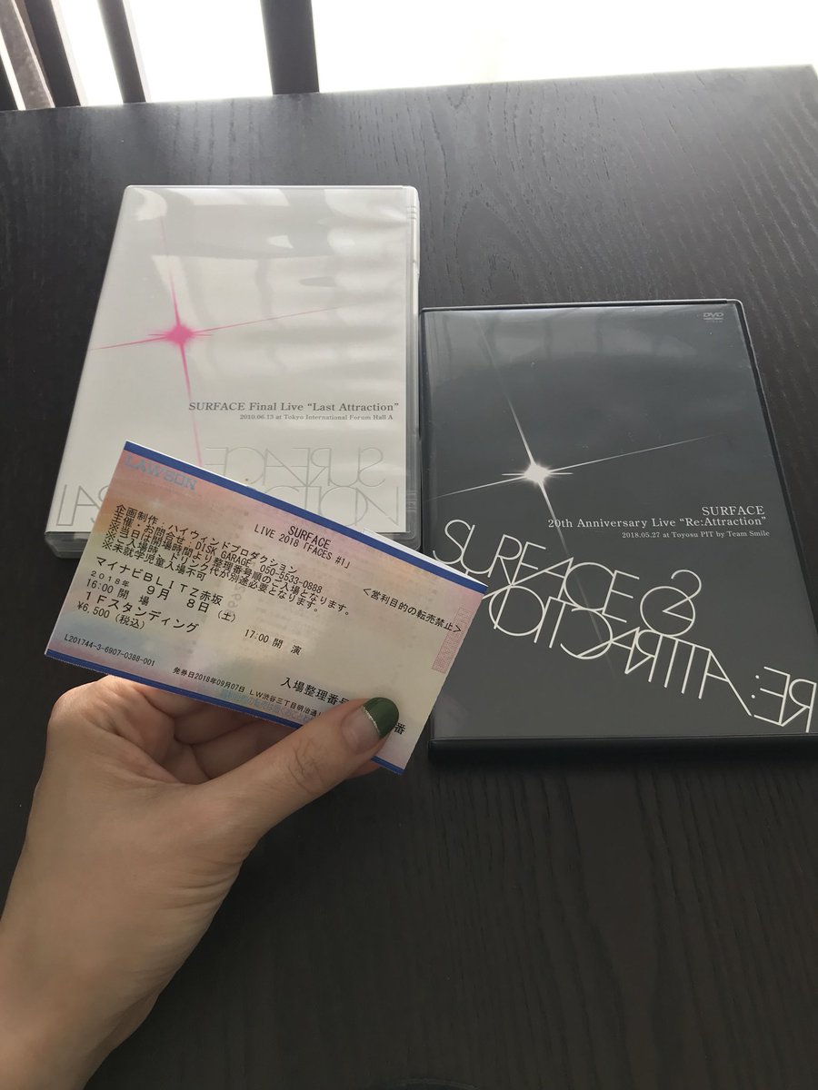 yuzuli416's tweet photo. 「君さえいれば、怖くないんだよ。決して楽じゃないとしても」のシーンの20周年42歳の説得力が👌復活LIVEのDVD出してくれてやっと解散LIVEのDVDまともに観れる（笑）豊洲PIT3000人の大合唱最高！！ 今日のBRITZも勿論最高！！ #SURFACE #reattraction https://t.co/O8Emr7lZEG