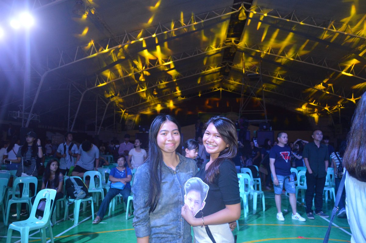 cursedtinhow's tweet photo. #NDMUWEEK2018 last night
Congrats @kcornetaa https://t.co/9bq0NmeyZ8