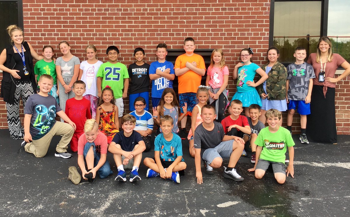 TeamDoran4's tweet photo. Team Doran Putek!  Love sharing these incredible 4th grade scholars with the incredible, passionate and talented @PutekJennifer ... it’s going to be an outstanding year! #ParsonsSpark #GSDPride https://t.co/XagSnfXZvj