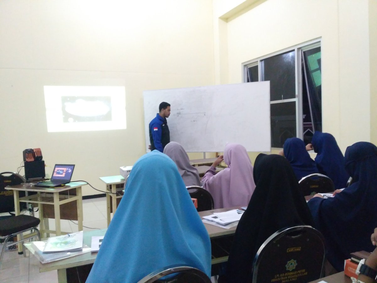 [LIVE REPORT APC GELAR TIKAR]

Sedang berlangsung APC Gelar Tikar di SMA Ar-Rohmah Dau Malang. Materi yang disampaikan saat ini adalah Isu Astronomi Saat Ini.