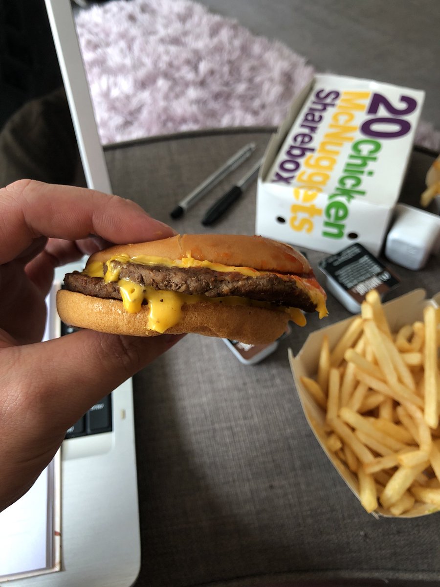 TomSamuelVowles's tweet photo. Wtf is this? @McDonaldsUK https://t.co/ZbVcAaKqFt