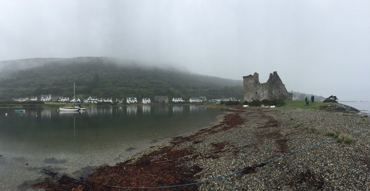 LissieHughes's tweet photo. Exploring Lochranza castle in the rain - could not figure out where the “fireplace that could fit an oz” (according to Thomas Penant) used to stand! #ArranAdventure #scottishlandscapes #scottishheritage https://t.co/9Fb1nZGLDN