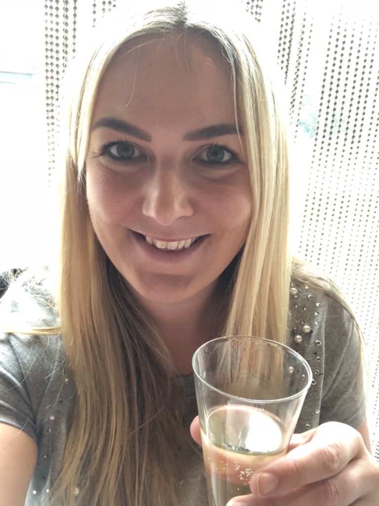 sophie_runs's tweet photo. Why hello Prosecco @GREYcardiff https://t.co/jlJGzpdOnQ