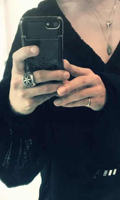 雑誌撮影 3

Toshiya

#DIRENGREY
#WHS
#TheInsulatedWorld

https://t.co/jDczJNyFwK 
