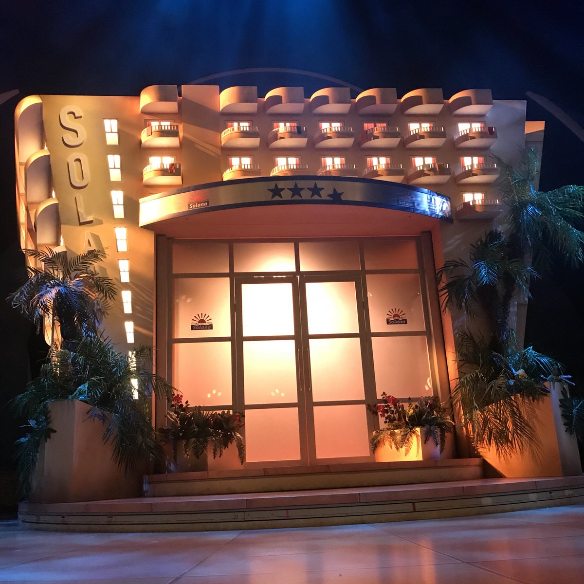 katethompson631's tweet photo. What an absolute brilliant performance from the cast last night at Benidorm Live... full of laughs, dancing and lots of clapping ☀️🏝@TonyMaudsley1 @JakeCanuso @DerrenLitten @SherrieHewson @adam_gillen @jennythomp27 https://t.co/lgkmZvGjP5