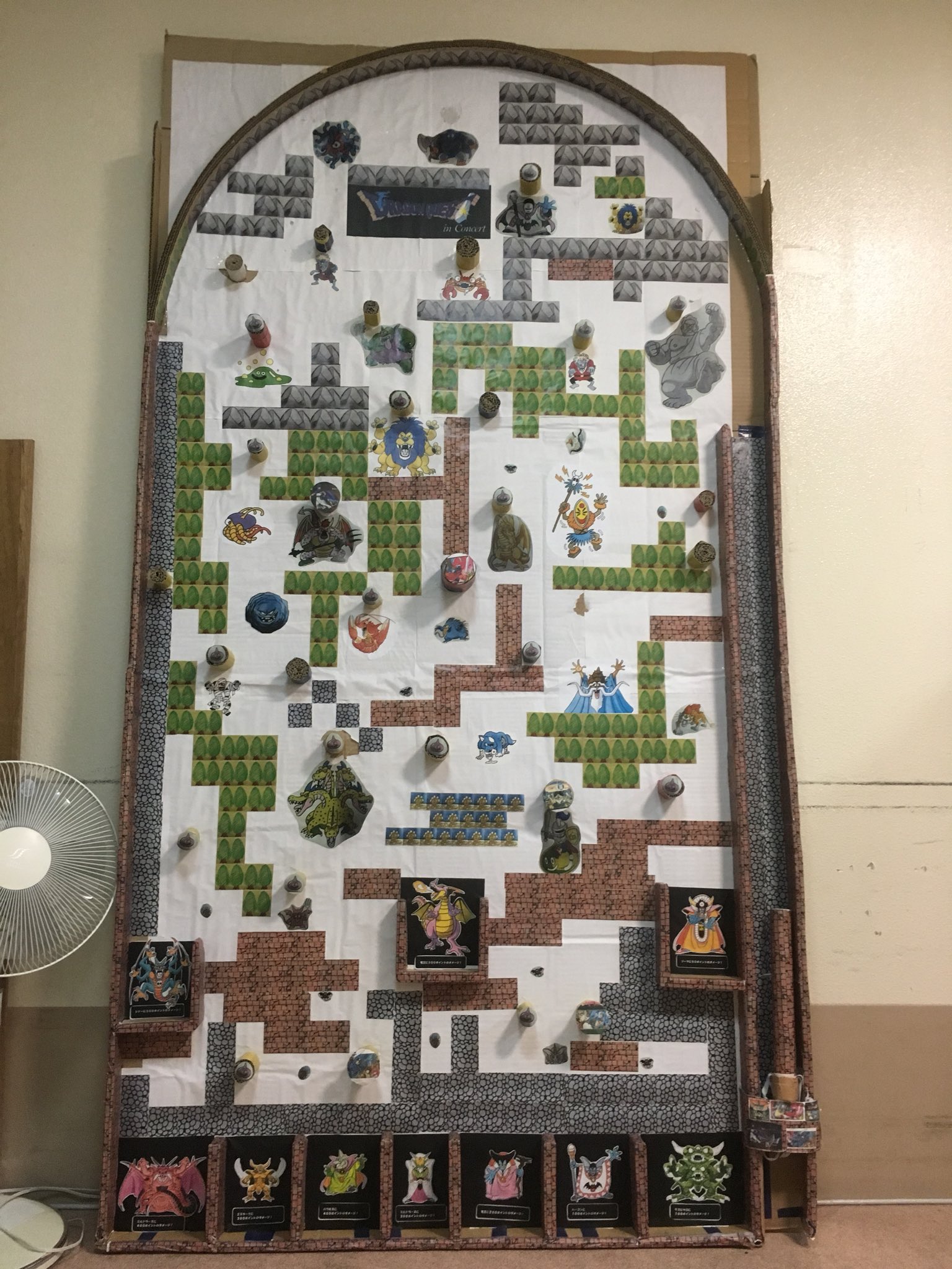 がたがたがった Twitter પર 段ボールで巨大パチンコ作ってみた ４ ５年前に作った巨大パチンコ 再び引っ張り出して使ってみた 段ボール製作 ドラクエ パチンコ