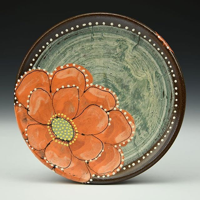 CharlieCGallery's tweet photo. Zinnia Dessert Plate by Featured Artist tapietsch , available on our site #teresapietsch #zinnia charliecummingsgallery https://t.co/pENbrZDQGK