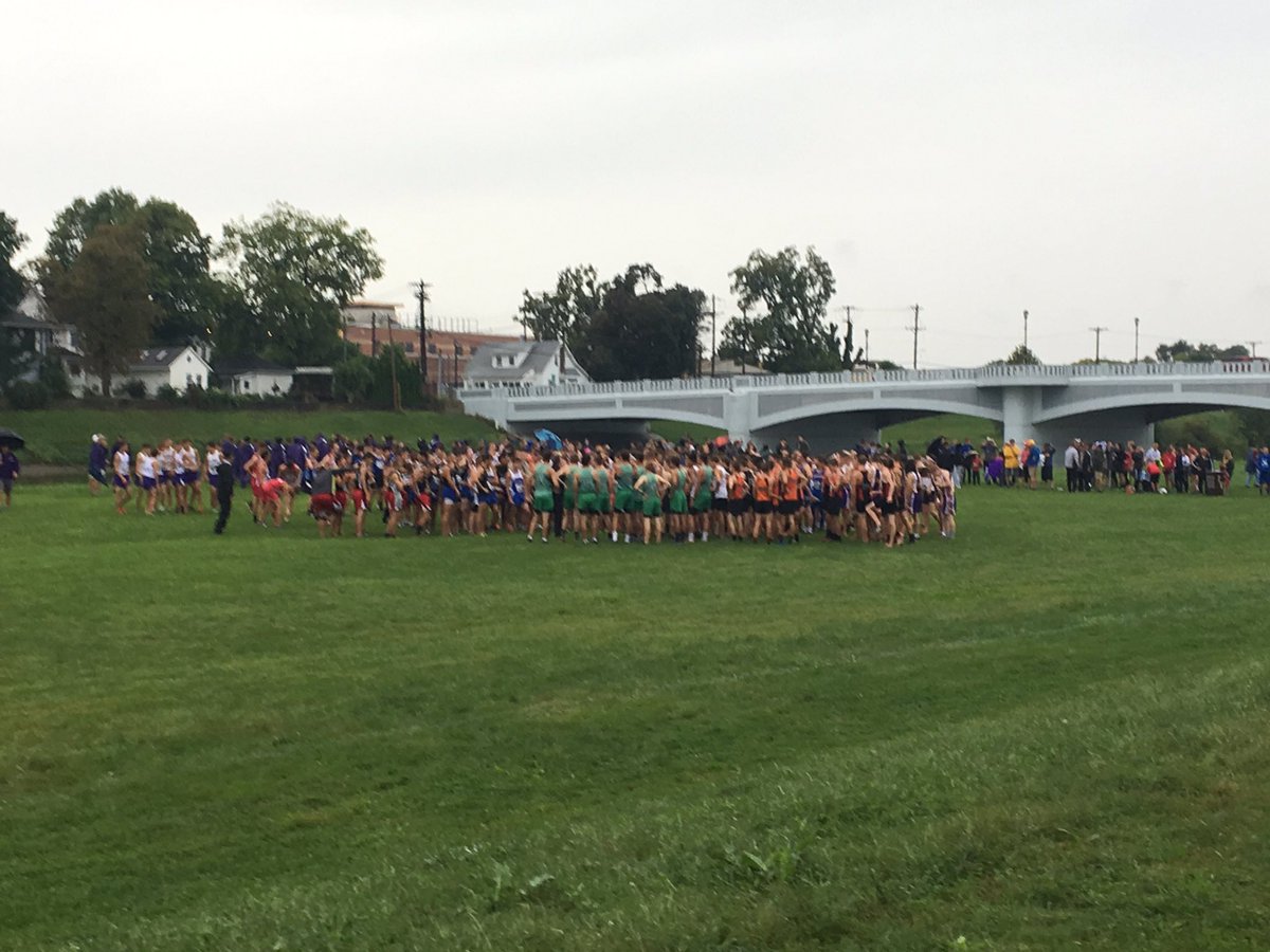 LHSWarriorsXC's tweet photo. Boys varsity is getting ready!!! #RealXC https://t.co/zlCpdDFnQj