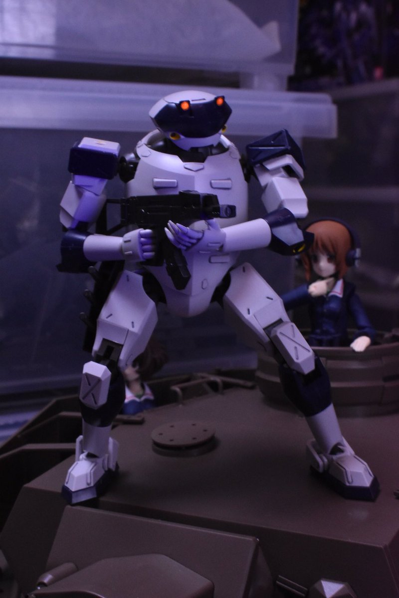 kabediorama's tweet photo. グッスマ 1/60 サベージクロスボウ完成しました。
※全塗装（灰色9号・サンダーバーズブルー・黒鉄色・フラットイエロー・蛍光レッド）&amp;スミ入れ
_(　 _'ω')_
#フルメタ #フルメタル・パニック #壁ジオラマ https://t.co/nD3iLWBulv